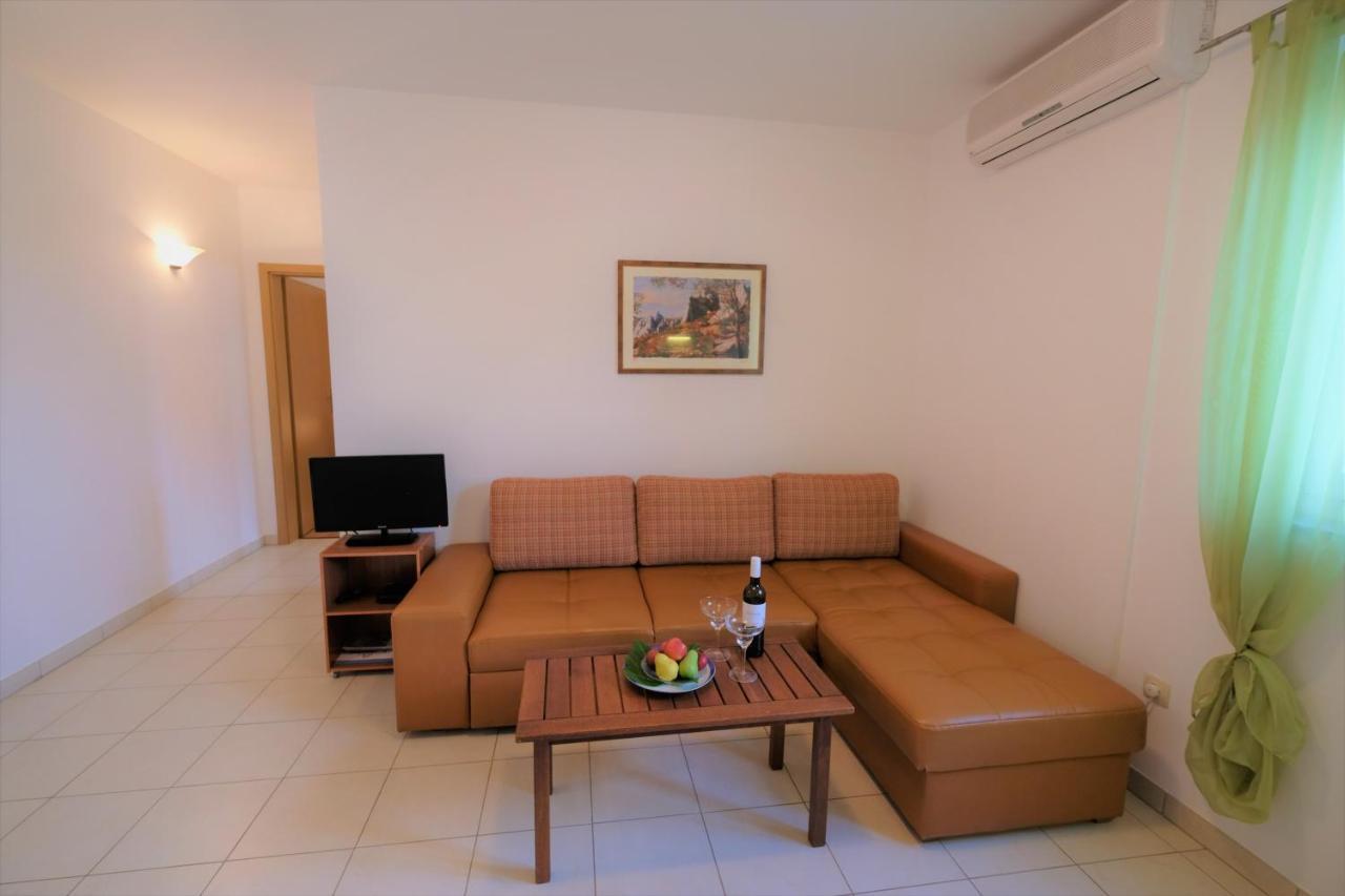 Apartments Coral, Klimno, Island Krk Exterior photo