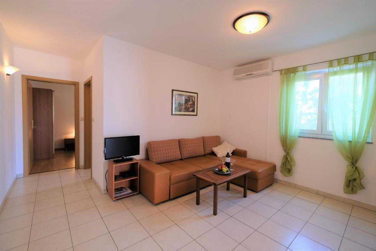 Apartments Coral, Klimno, Island Krk Exterior photo