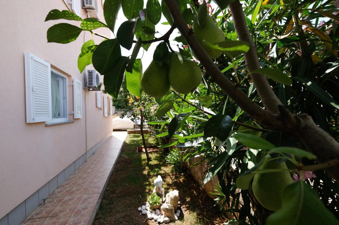 Apartments Coral, Klimno, Island Krk Exterior photo